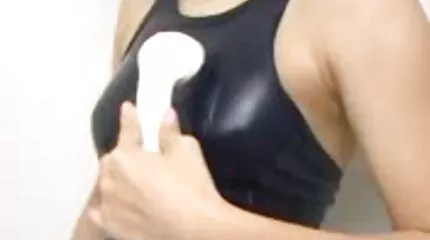 Cumshot ជំទង់នៅលើលារបស់ឆ្កេ redhead មួយជាមួយនឹង tits ធម្មជាតិ