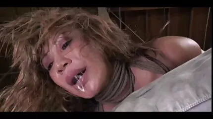 ក្មេងស្រី fucked ដោយគ្រូរៀបការនិងចាប់បាន cumming នៅលើ pubes