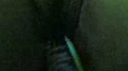 ស្លុតនៅក្នុងស្រោមជើង fucks ក្នុង pussy សម្រាប់ប្រាក់
