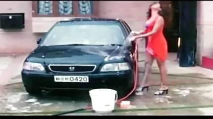 បន្ទាប់ពី blowjob ក្តៅ,បុរសម្នាក់ fucked សិទ្ធិប៍នរបស់គាត់នៅក្នុងផ្ទះបាយ